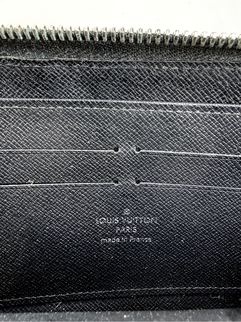 AUTHENTIC Louis Vuitton wallet. Black. - Picture 11 of 15